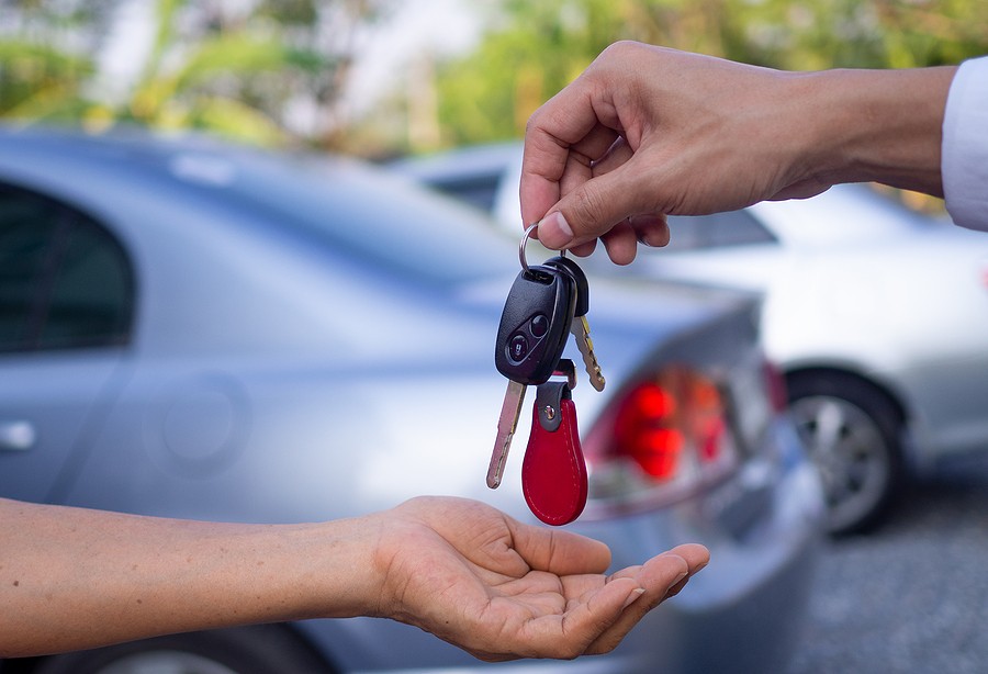 Car Dealerships vs. Private Sellers